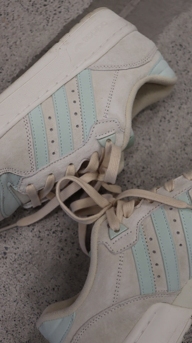 adidas Sneaker 8 1/2