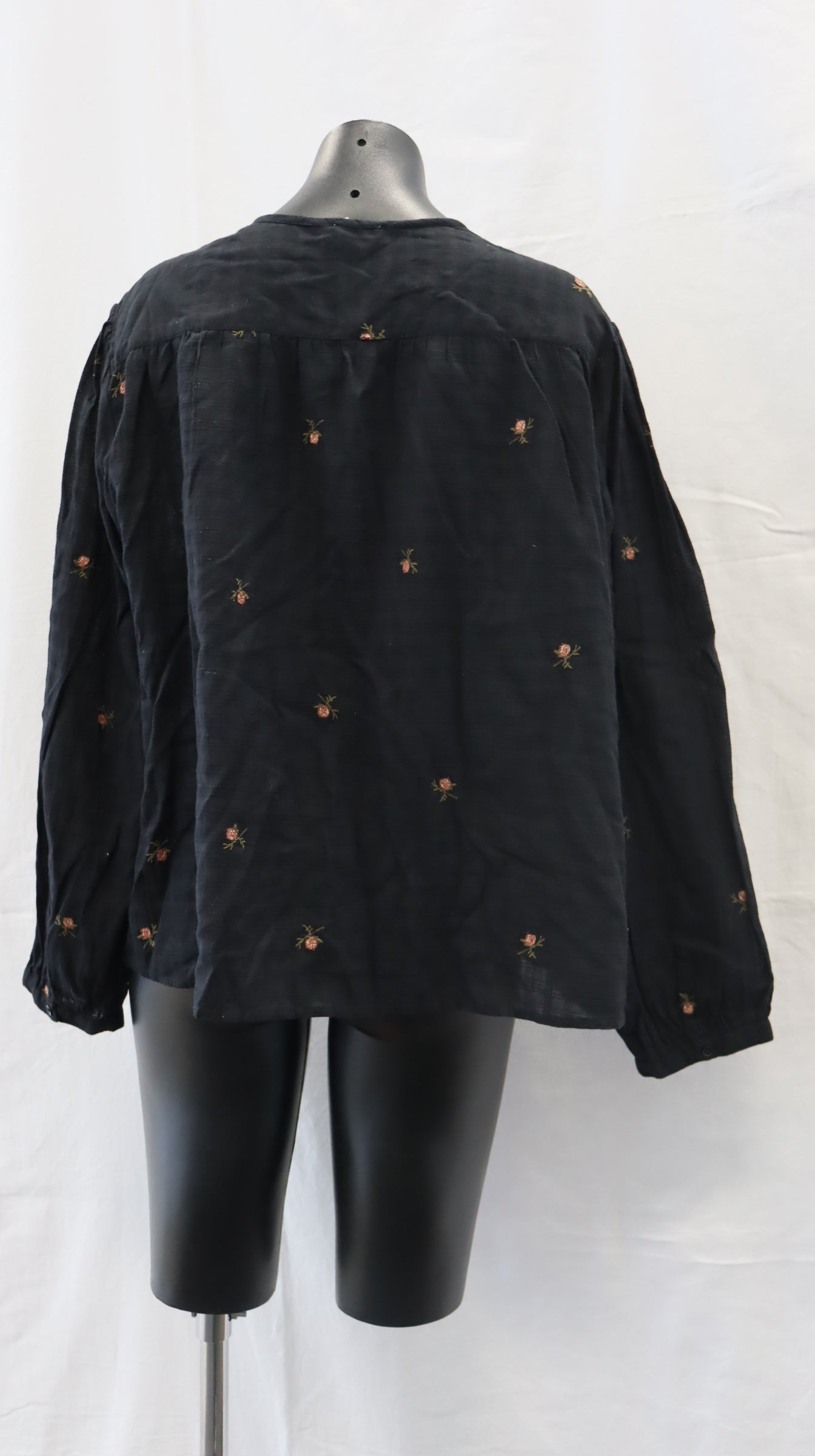 Indi & Cold Button Up XL