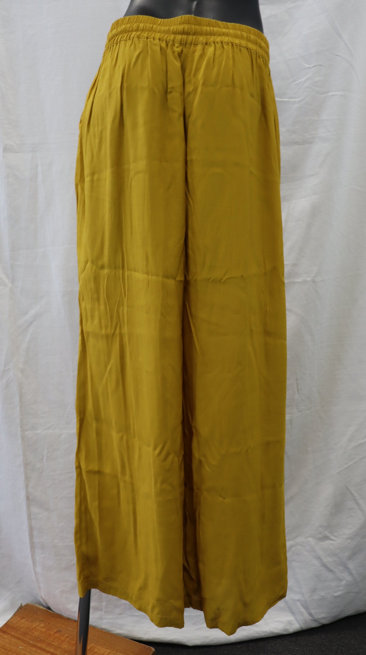 M A X Pants M