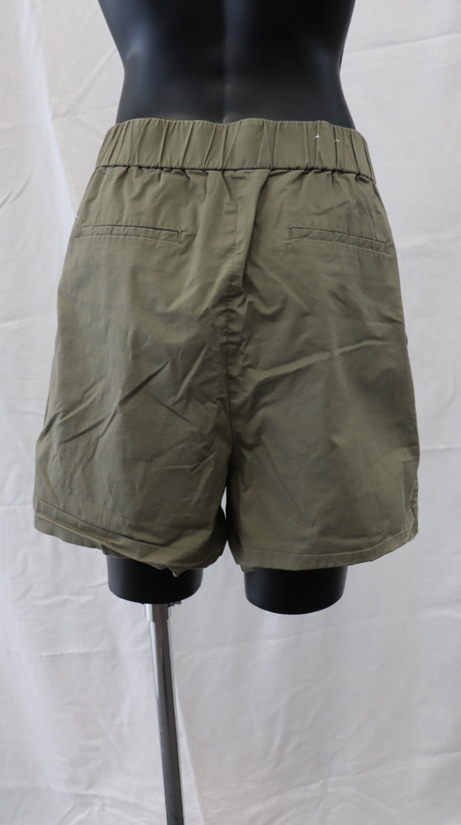 Calvin Klein Shorts L