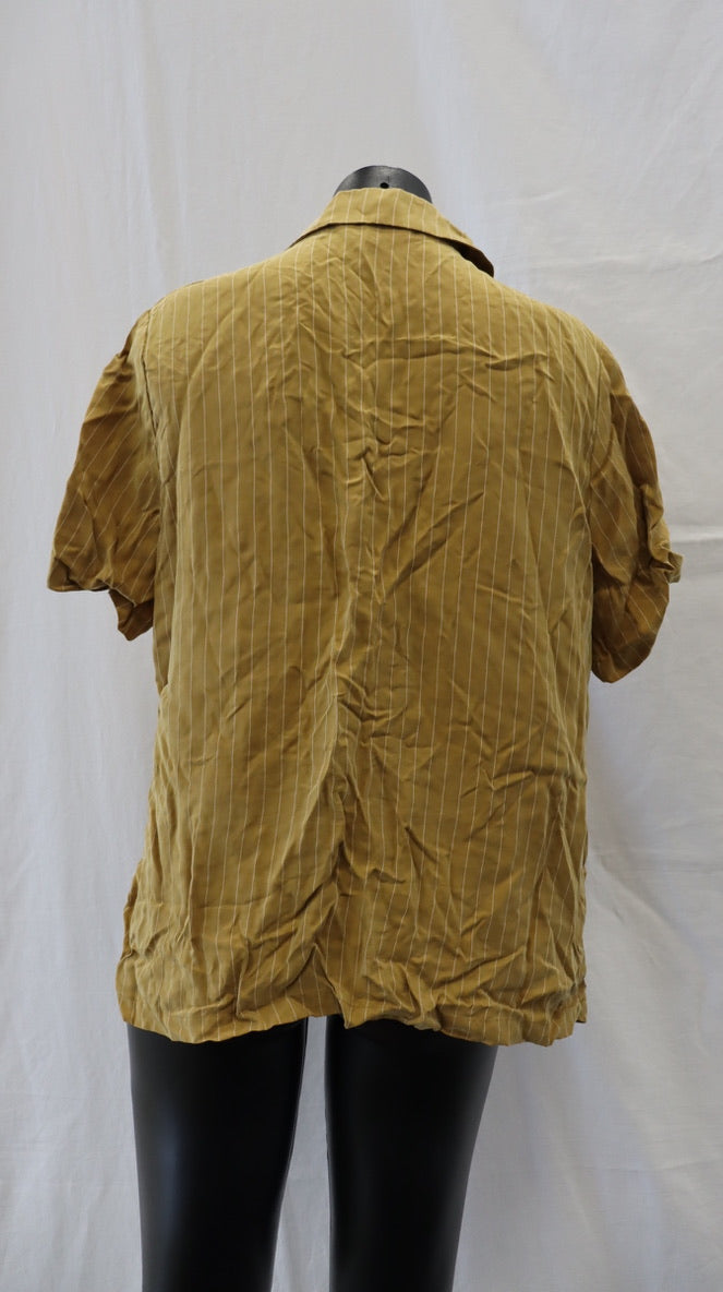 M A X Button Up 12