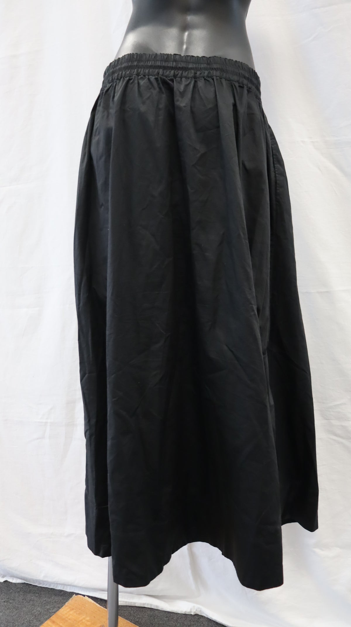 M A X Maxi Skirt M