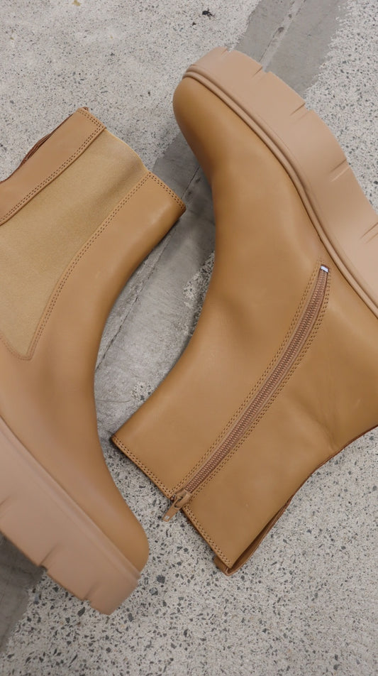 Hōgl Boots 7