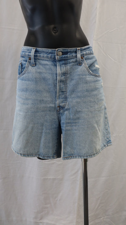 Levi Strauss & CO Shorts L