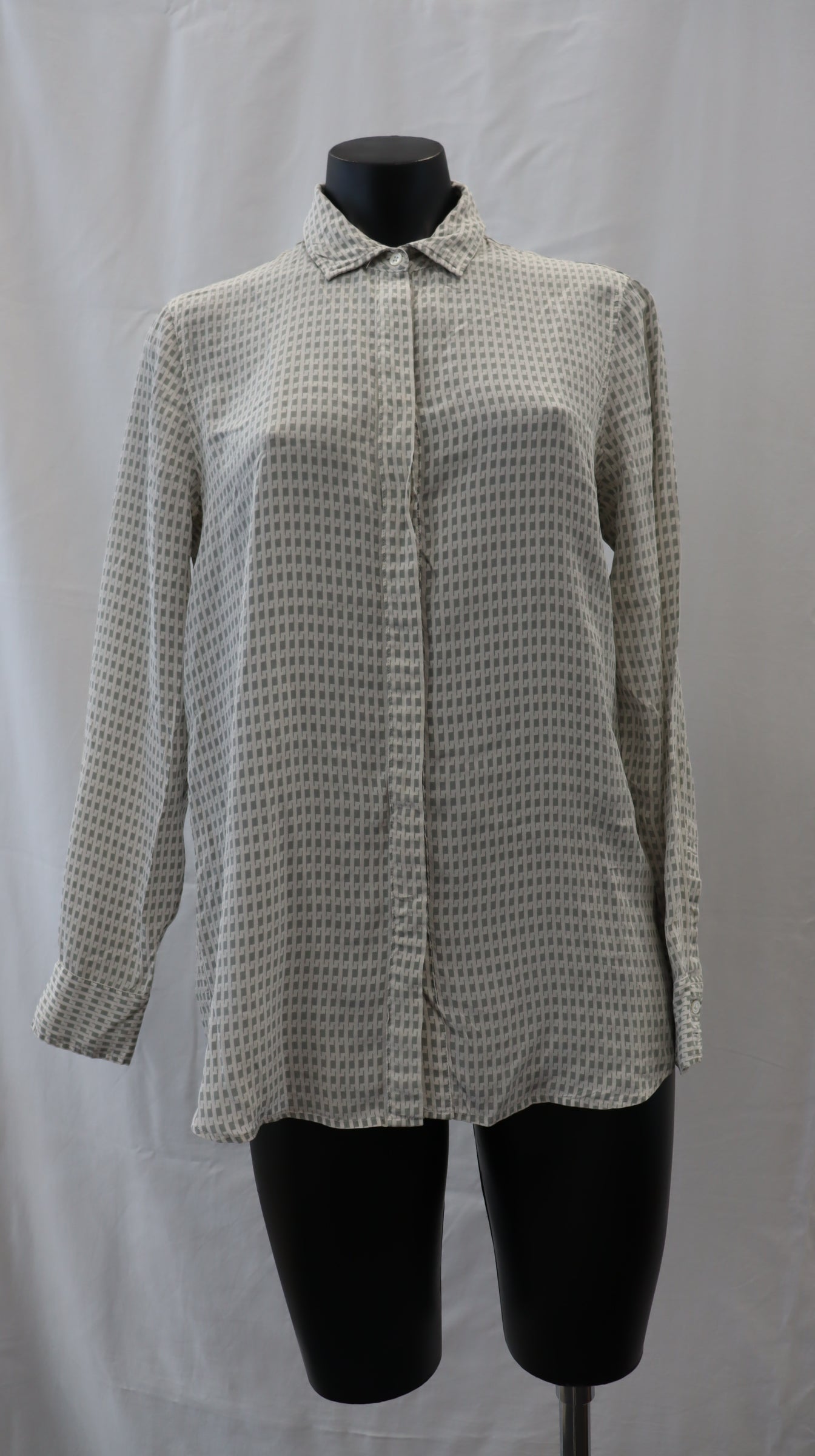 T R E N E R Y Button Up M