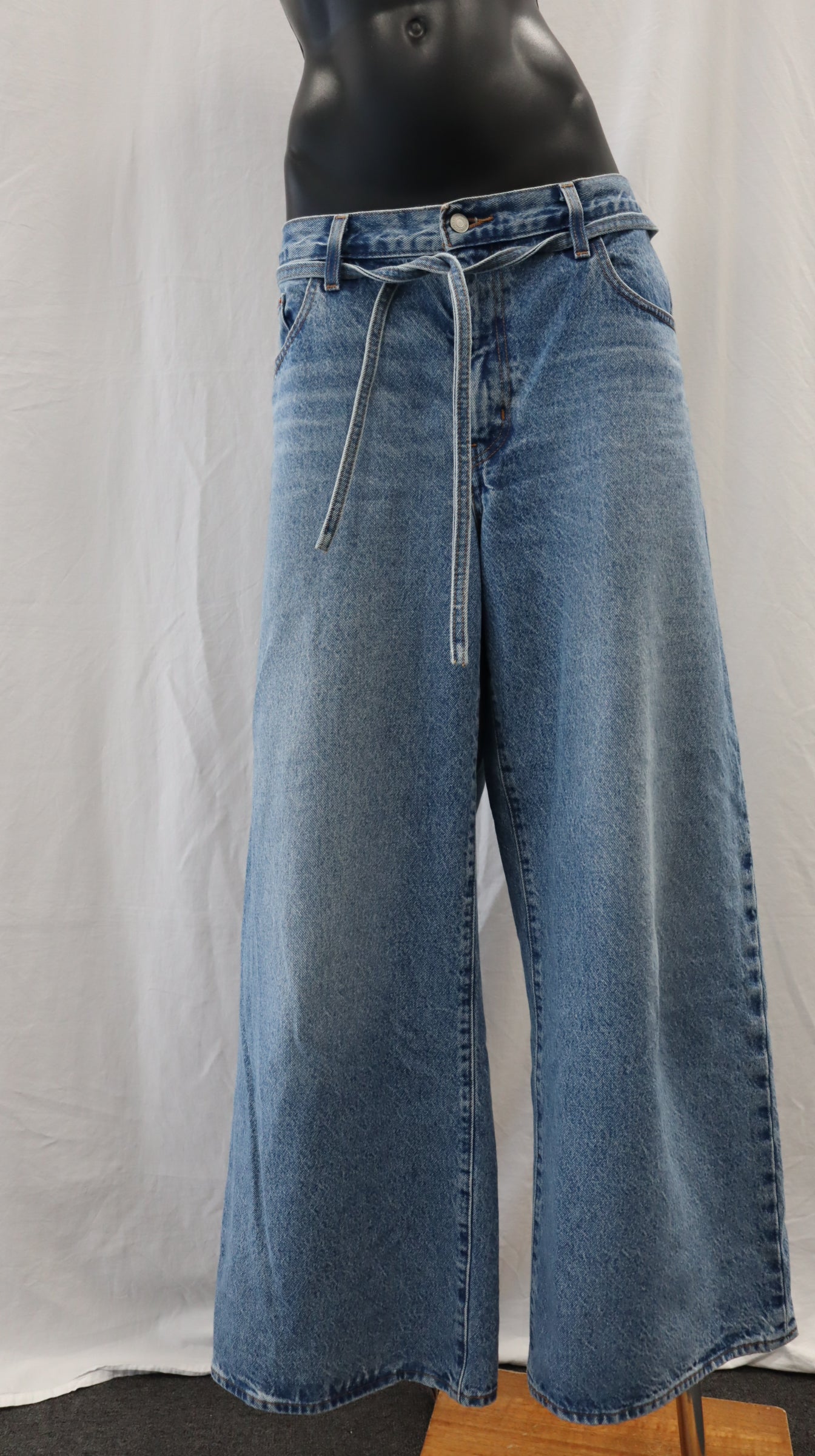 Levi Strauss & CO Jeans 14