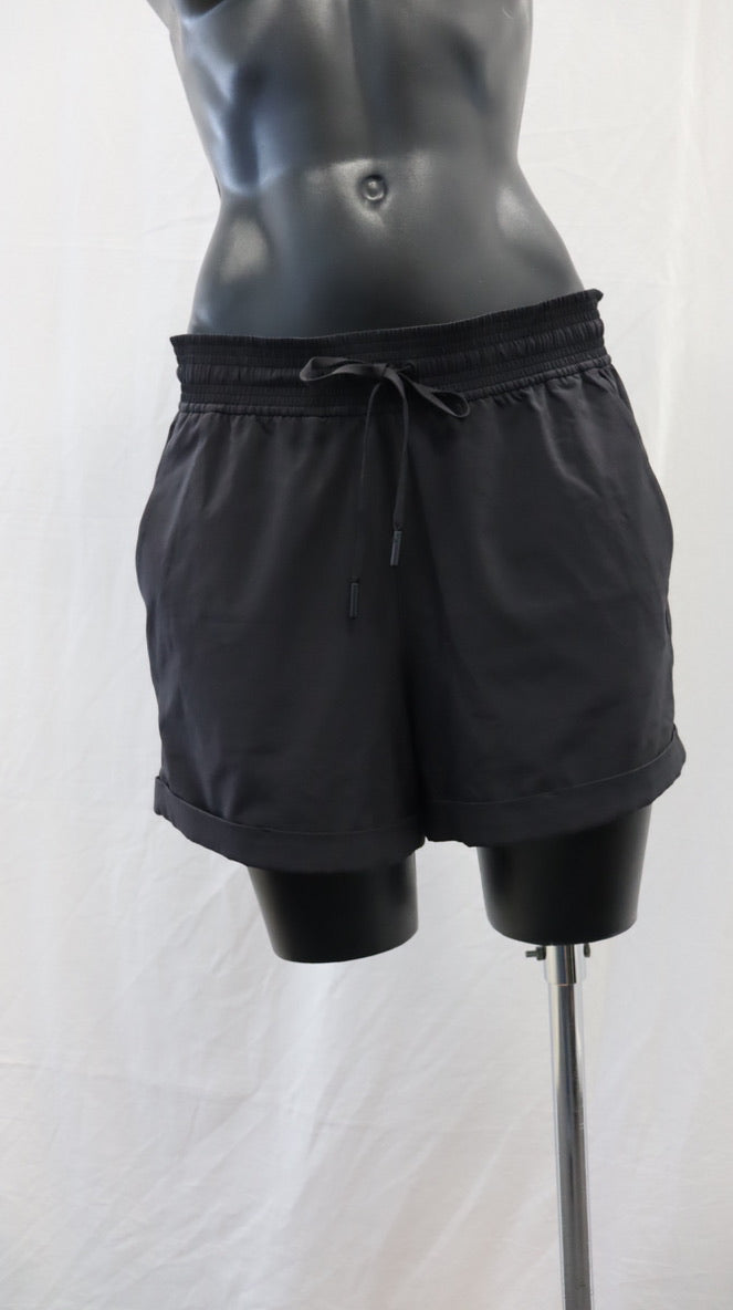 lululemon Shorts S