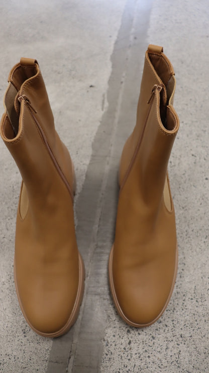Hōgl Boots 7