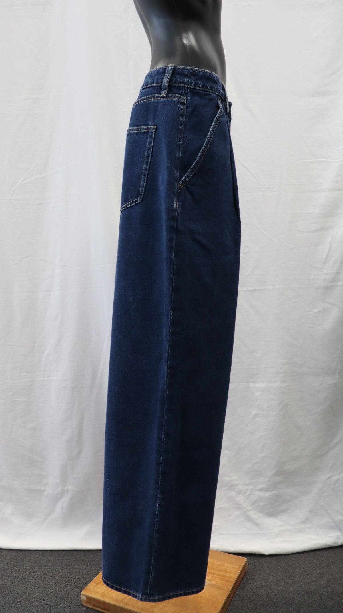 ASSEMBLY LABEL Jeans 16