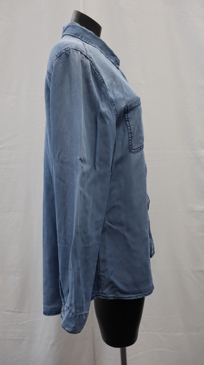 M A X Button Up 16