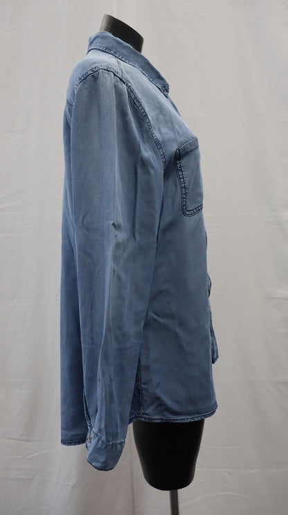M A X Button Up 16