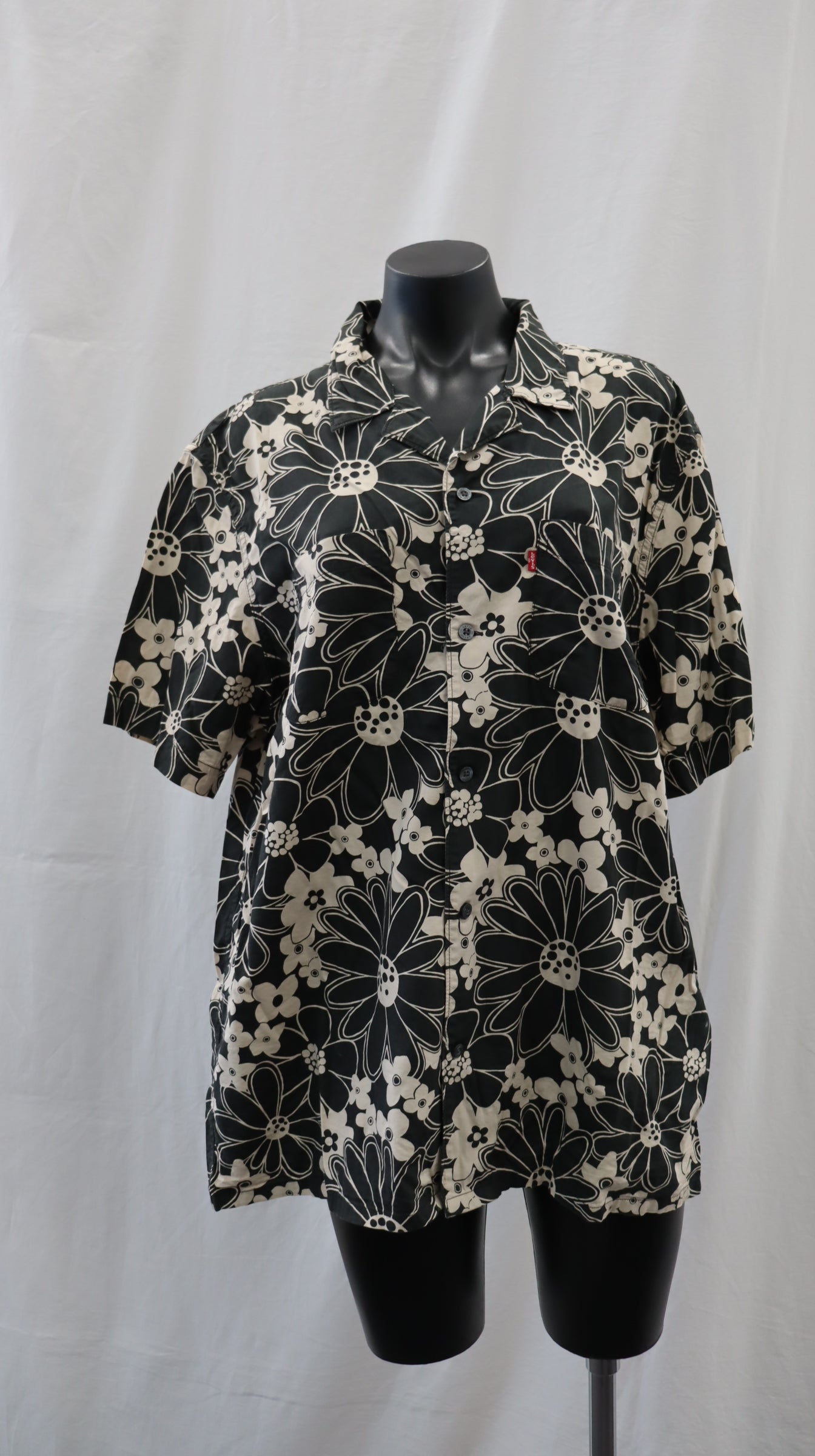 Levi Strauss & CO Button Up L