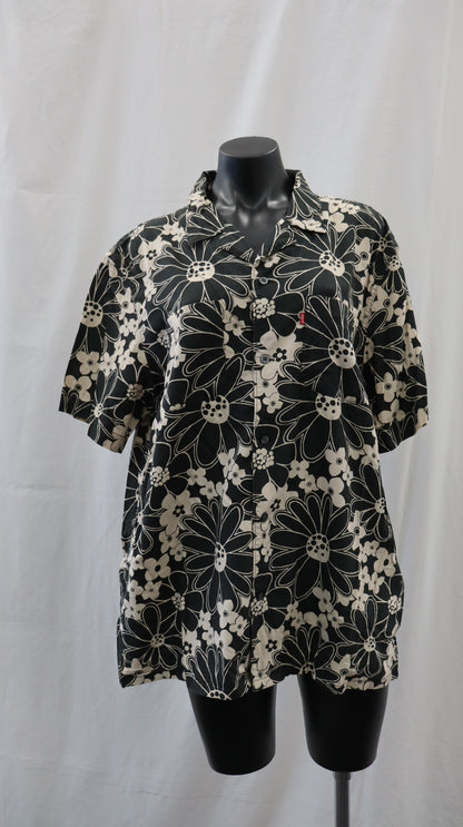 Levi Strauss & CO Button Up L