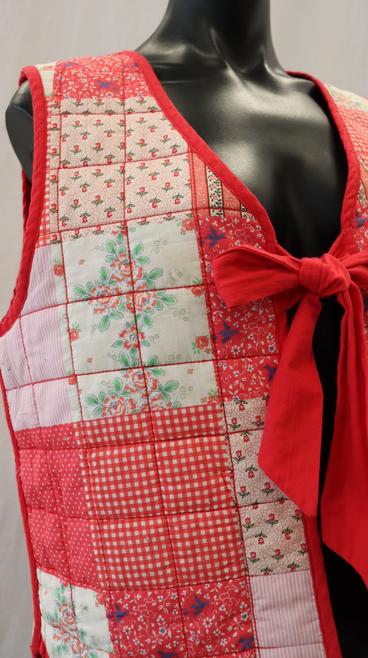 DAMSON MADDER. Vest 10
