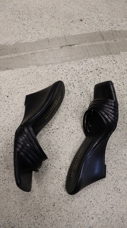 VIKTORIA WOODS Heels 37