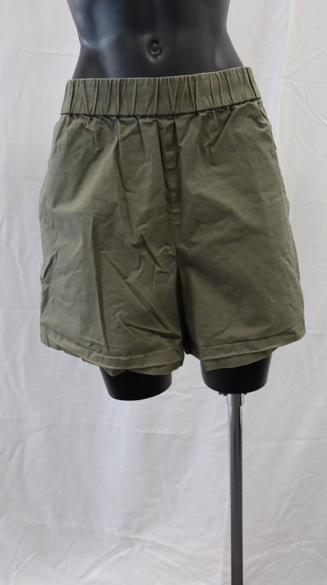 Calvin Klein Shorts L