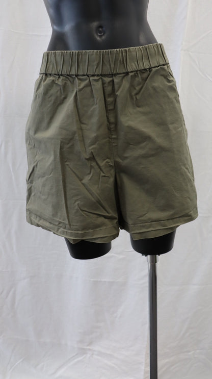 Calvin Klein Shorts L