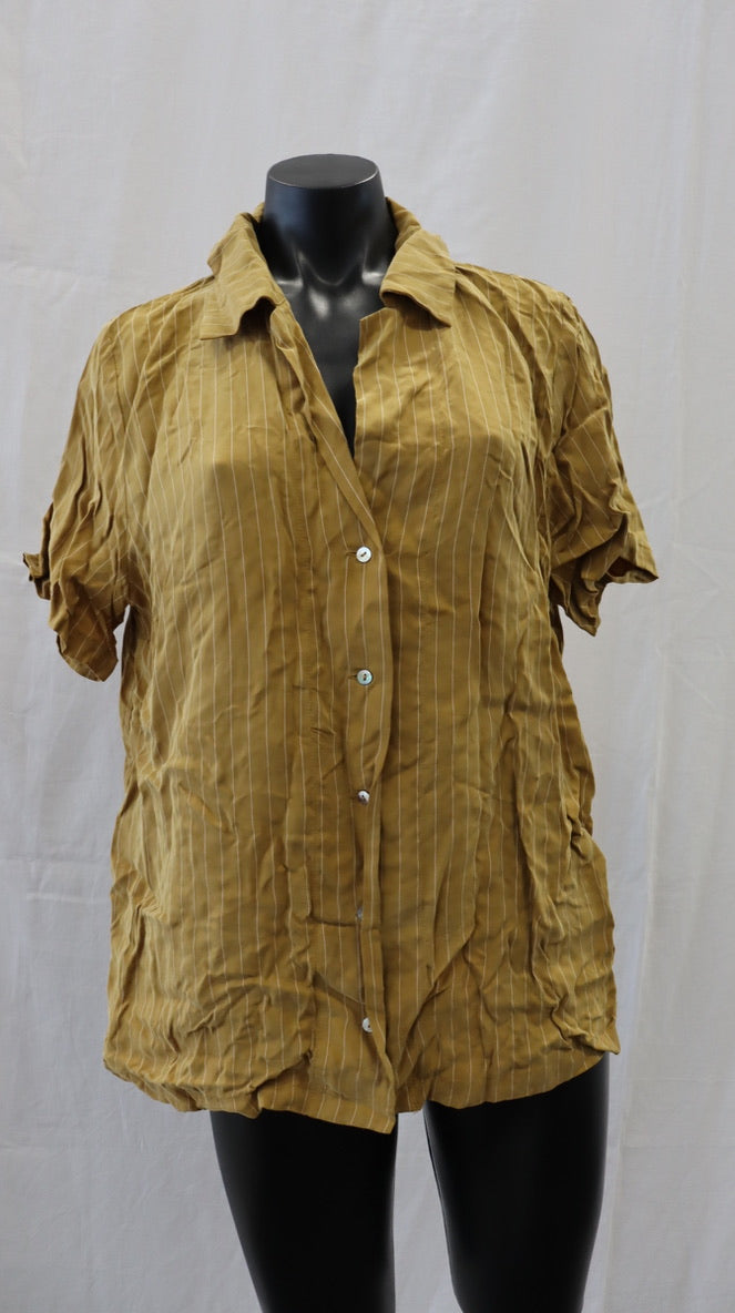 M A X Button Up 12