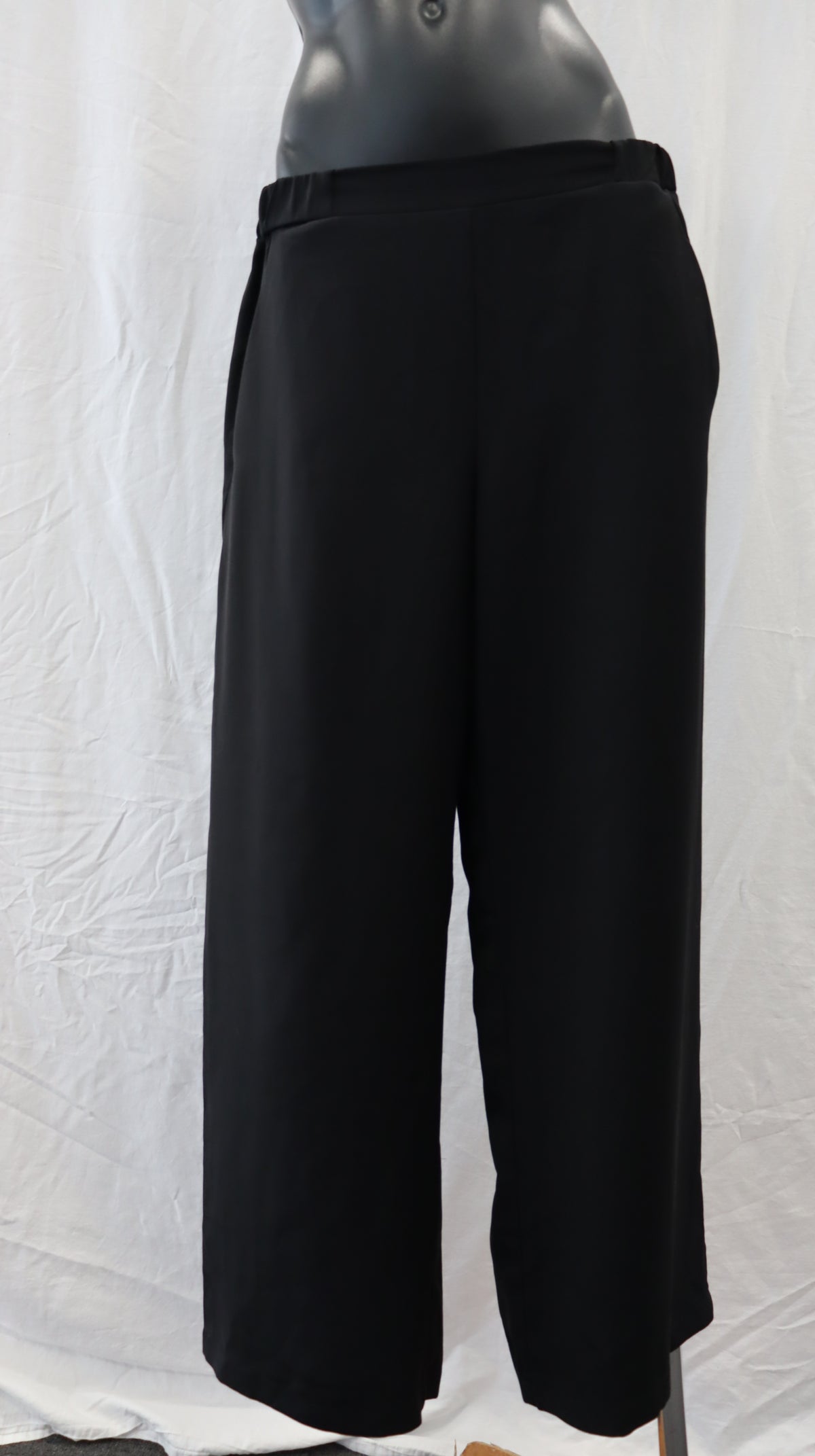NES Pants M