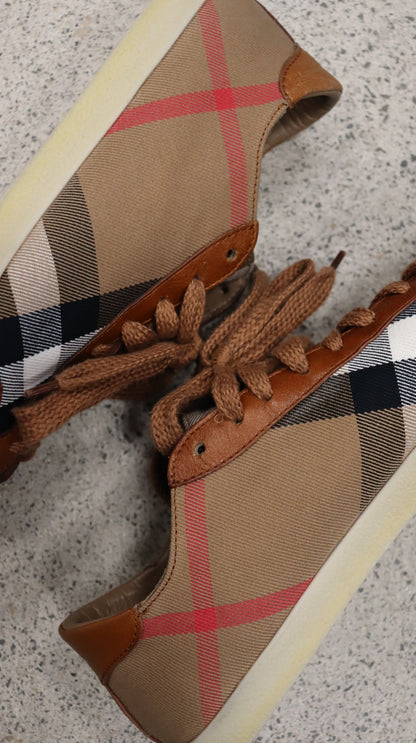 Burberry Sneaker 39