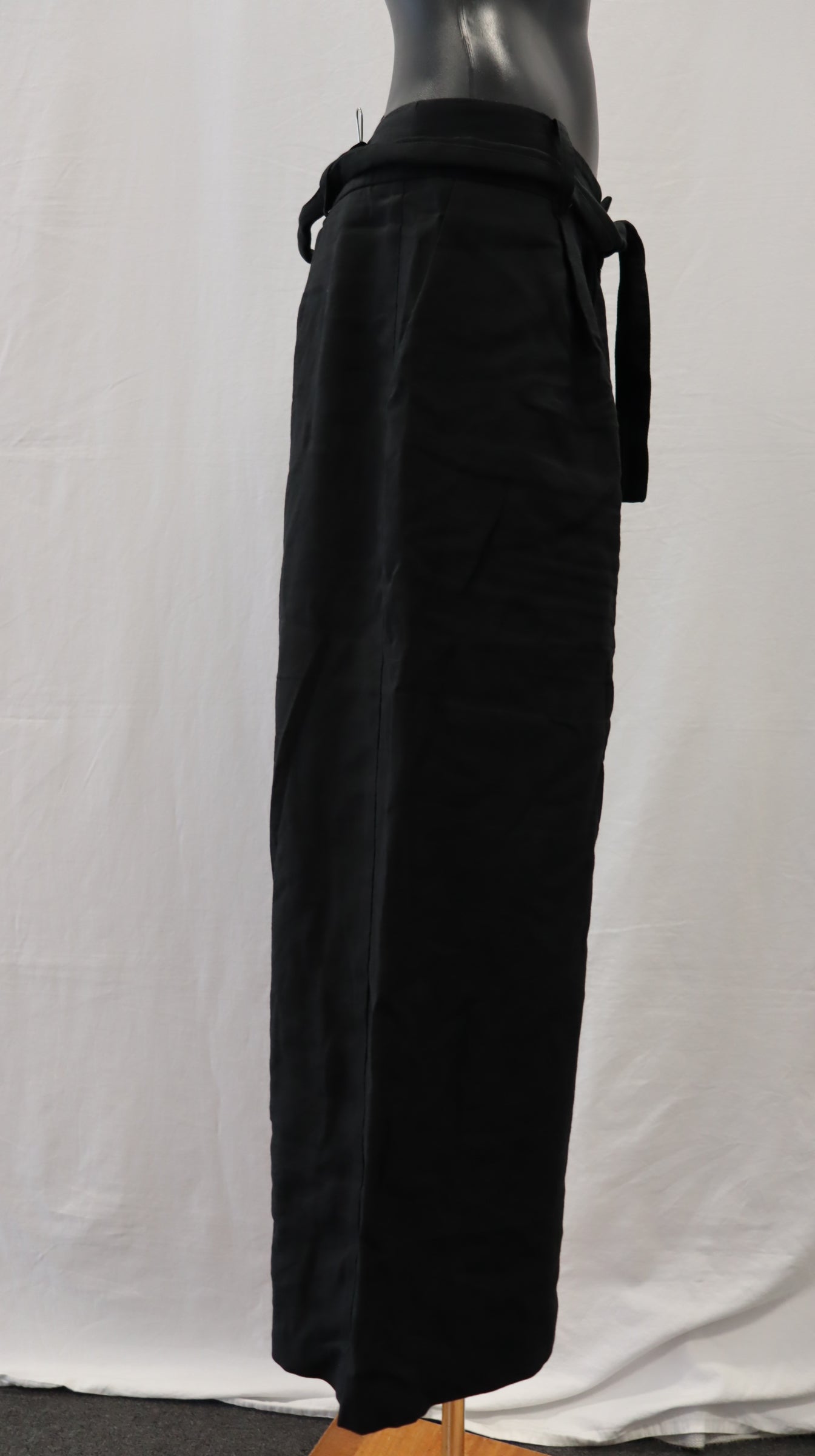 VIKTORIA WOODS Pants 12