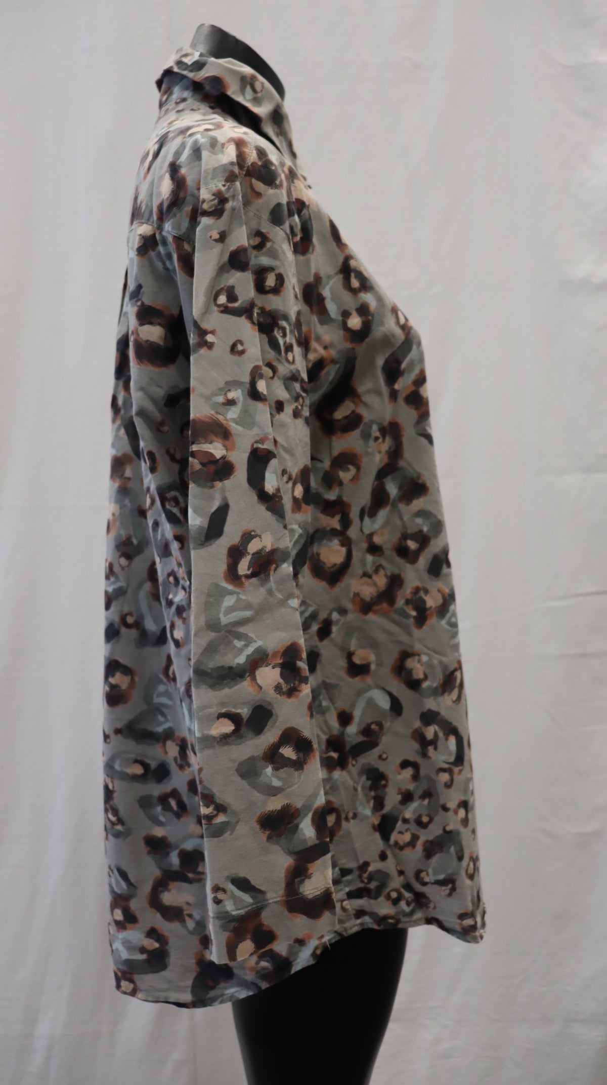 juliette hogan Button Up 12