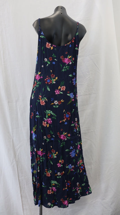 M A X Maxi Dress 16