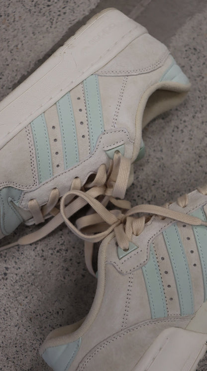 adidas Sneaker 8 1/2