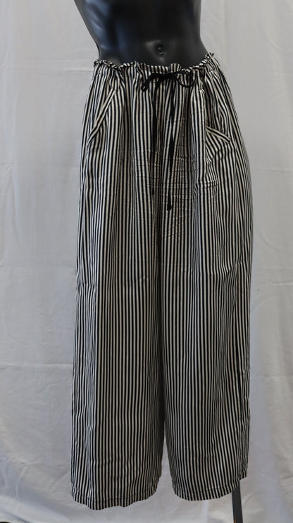 moochi Pants M - L