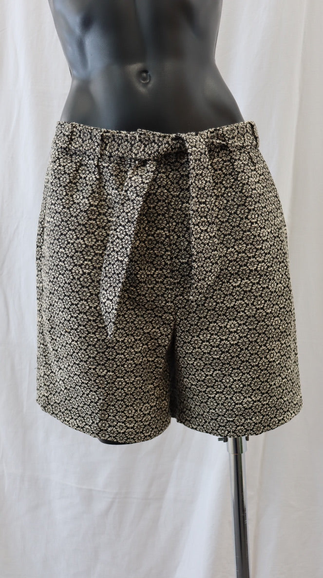 INGRID STARNES Shorts 10