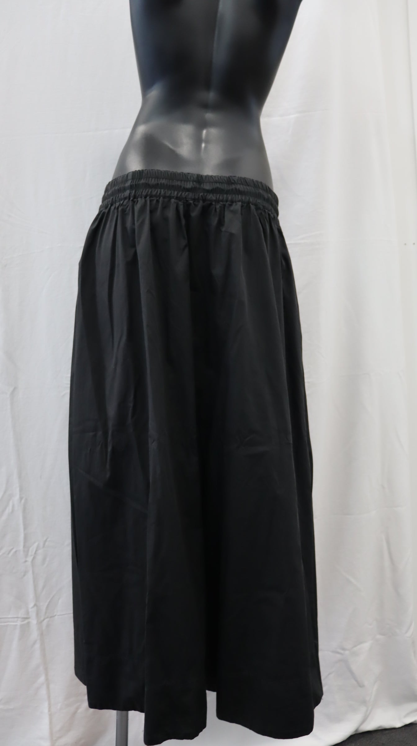 M A X Maxi Skirt M