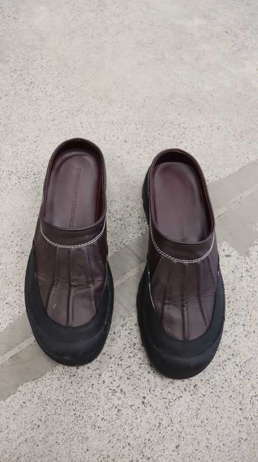 CommonPlace Essentials Clogs 38
