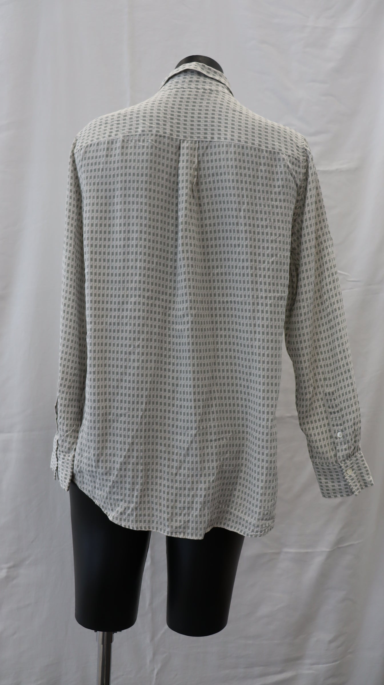 T R E N E R Y Button Up M