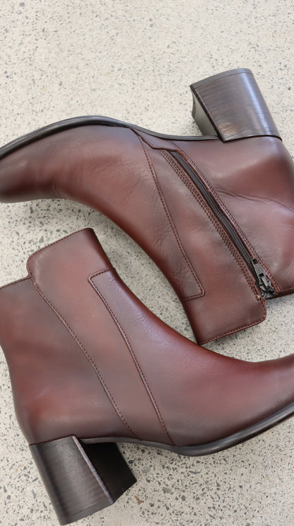 Shelly Shen Boots 40