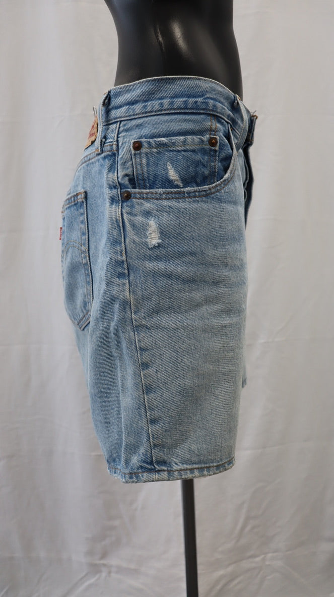 Levi Strauss & CO Shorts L