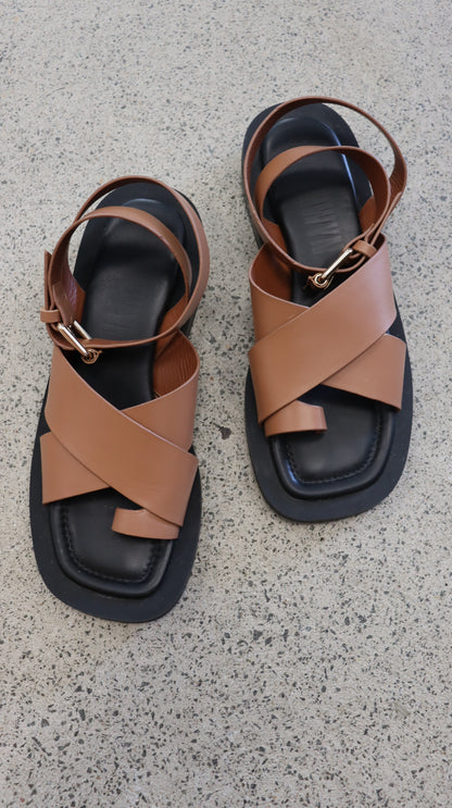 Bronwyn Sandals 39