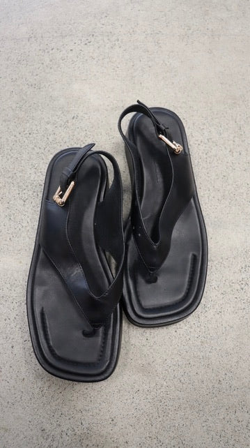 Bronwyn Sandals 39