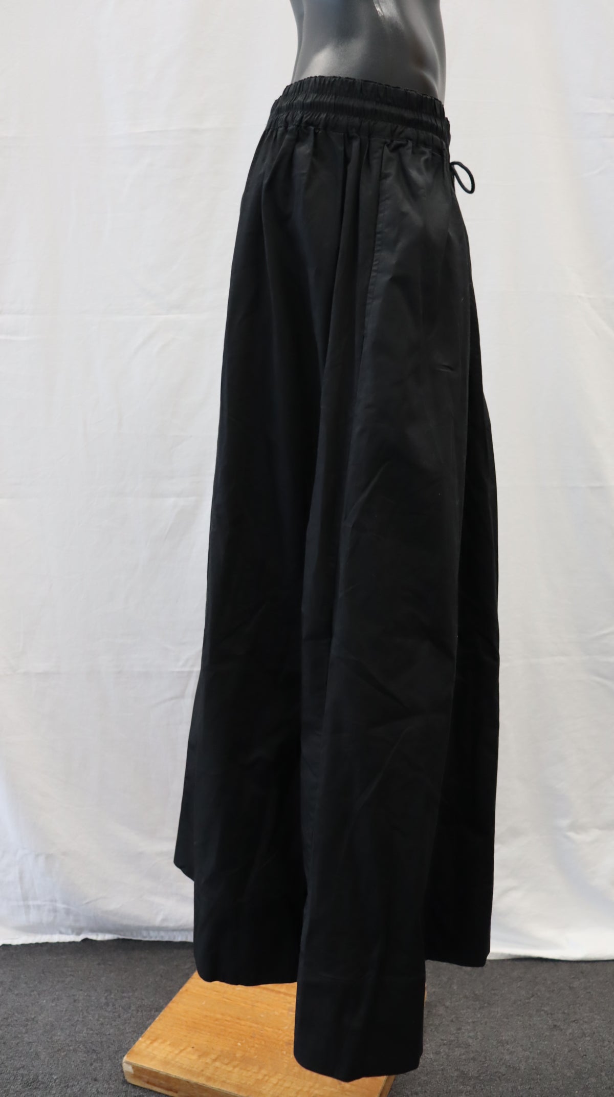 M A X Maxi Skirt M