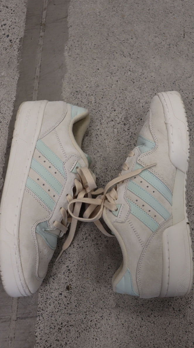 adidas Sneaker 8 1/2