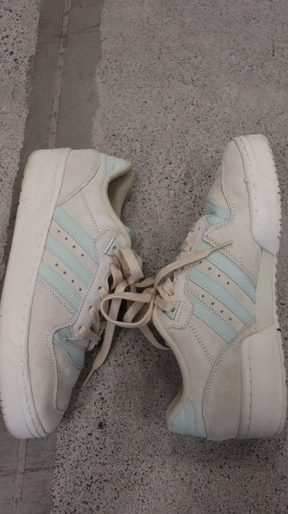 adidas Sneaker 8 1/2