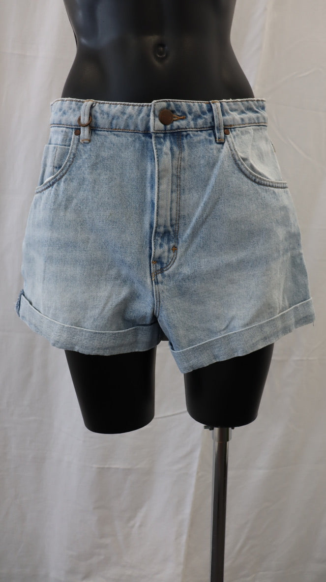 NEUW Shorts 11
