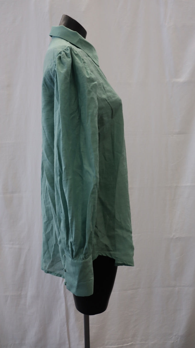 M A X Button Up 10