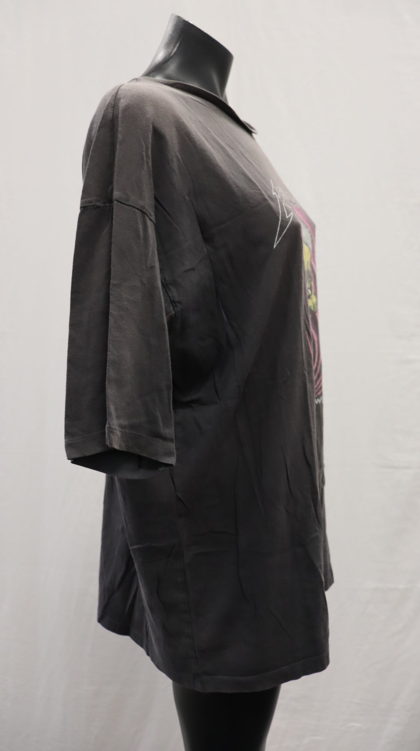 ROUGH STUDIOS Tee M - L