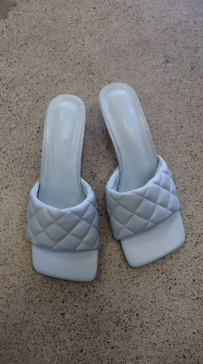 *NO TAG Heels 38