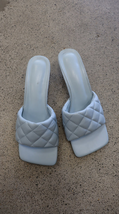 *NO TAG Heels 38