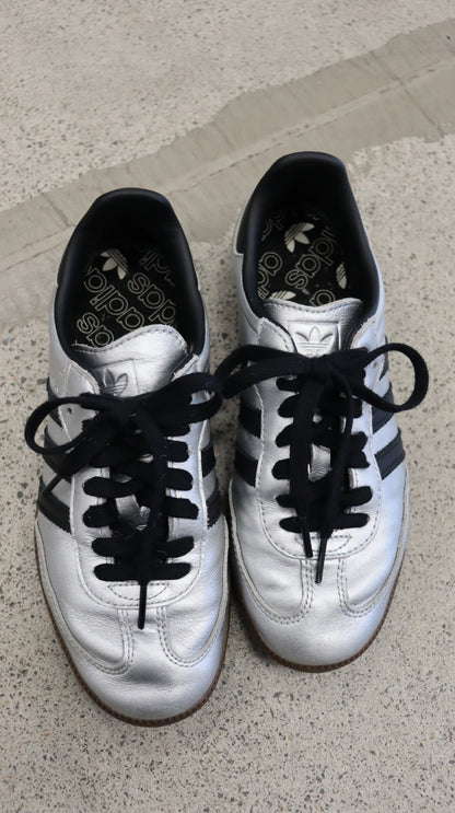 adidas Sneaker 6
