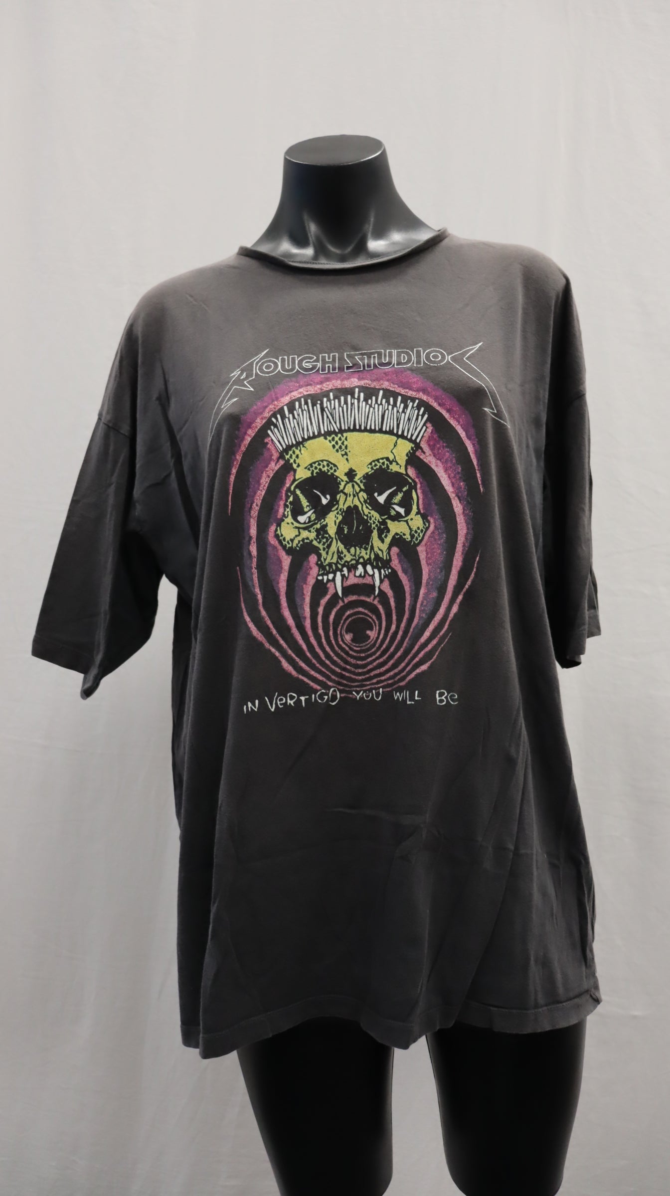 ROUGH STUDIOS Tee M - L
