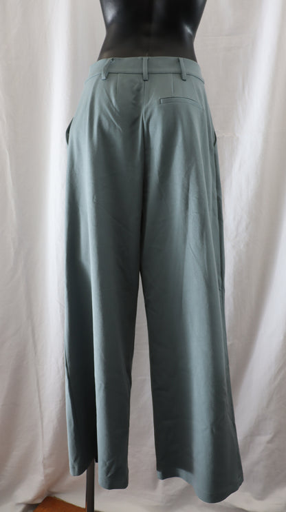 M A X Pants 8