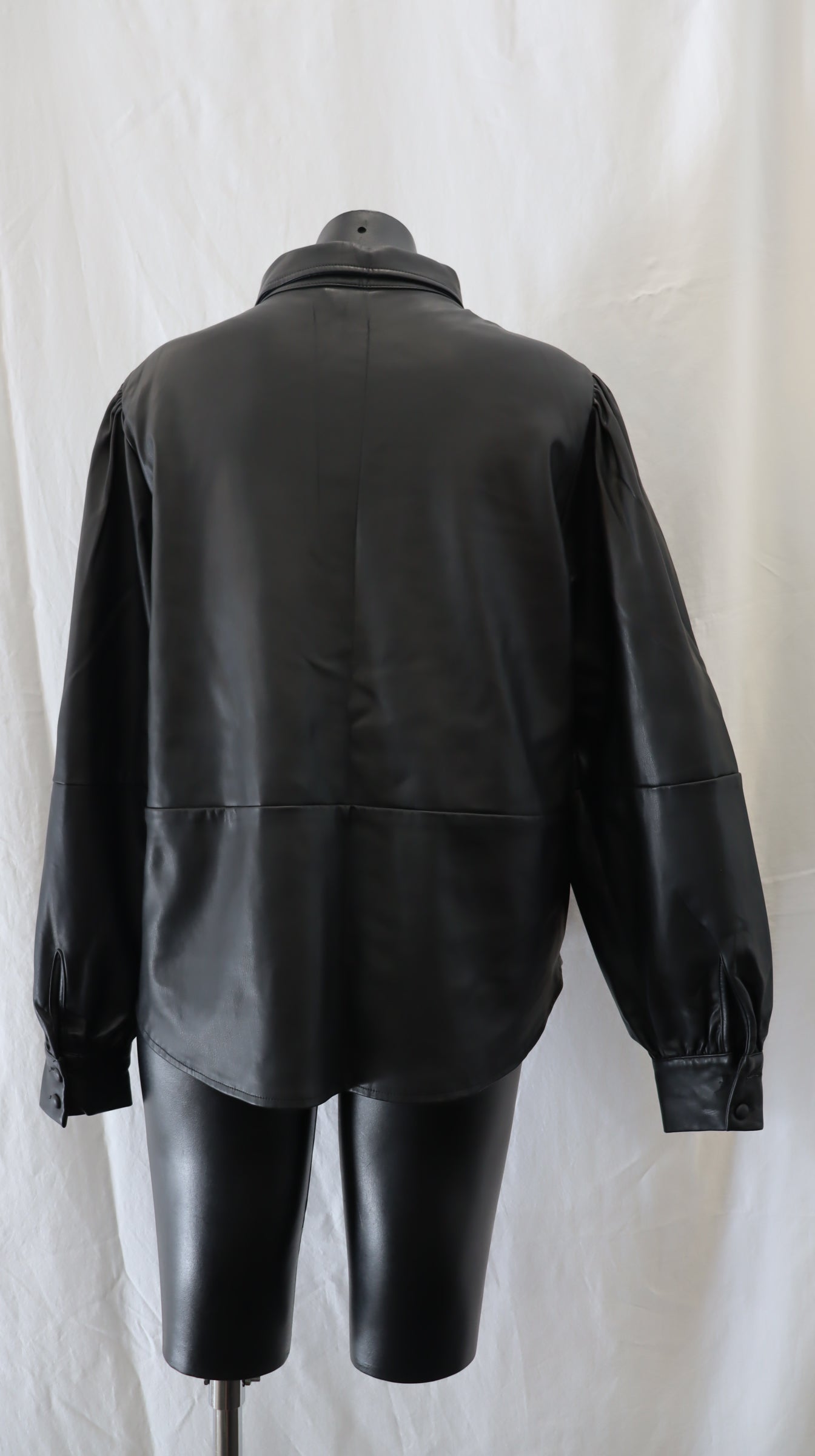 H & M Button Up M