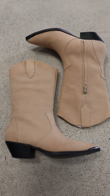 WITCHERY Boots 38
